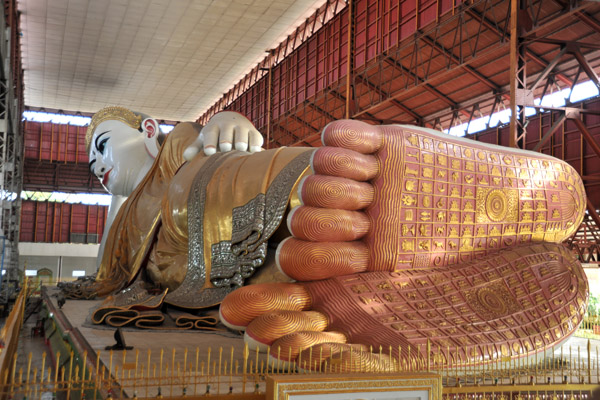 The original 1906 Reclining Buddha of Chaukhtatgyi Paya was financed by a Burmese merchant, Sir U Hpo Thar