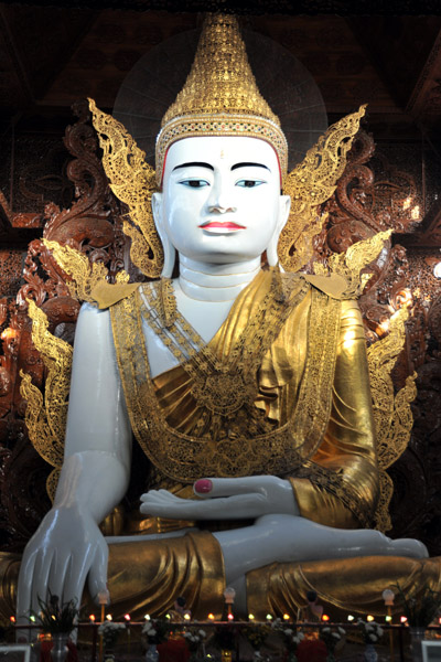 The colossal seated Buddha of Ngahtatgyi Paya