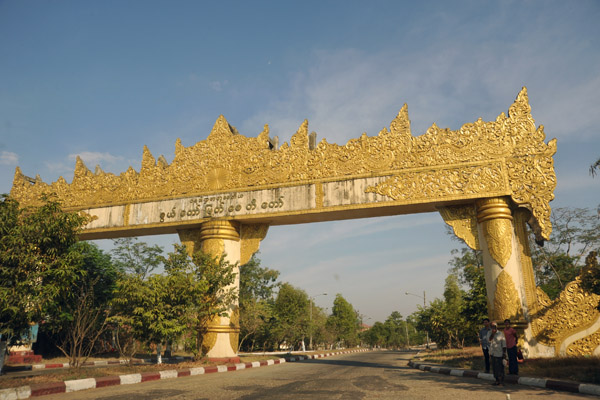 Grand gateway on Sware Taw Street leading to the Sacred Tooth Relic Replica Pagoda