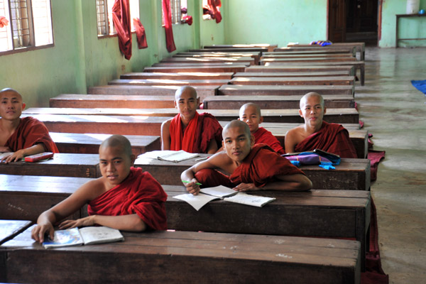 Monks at the Nagahlainggu Kalaywatawya Monastic Education Centre - biology class