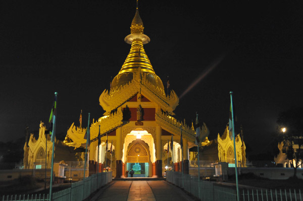 Entrance to Maha Wizaya Paya, just south of Shwedagon