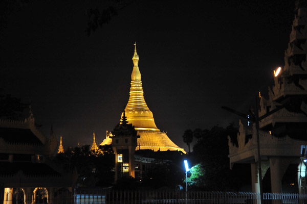 Shwedagon Paya seen from Maya Wizaya Paya