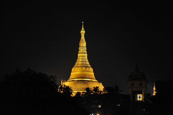 Stupa of Shewedagon Paya seen from Maha Wizaya Paya