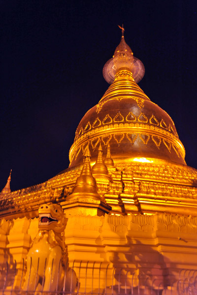 Golden stupa of Maha Wizaya Paya illuminated at night
