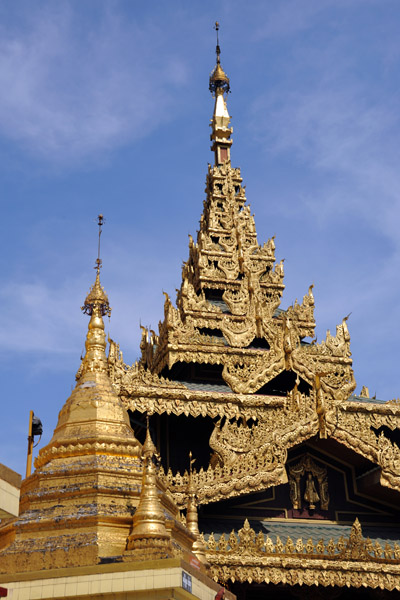 Pyat-that - gilded Burmese temple roof
