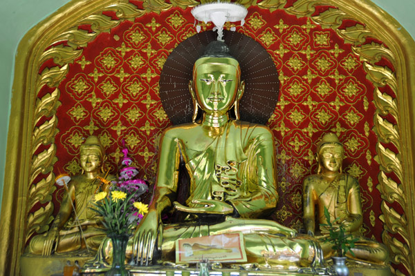 Buddha images at Sule Paya