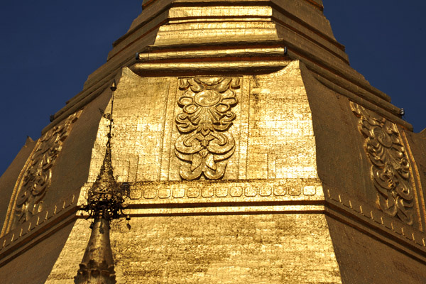 Tiles of pure gold cladding the Kyaik Athok zedi, Sule Paya