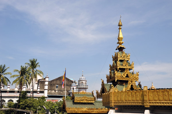 Gilded roof of Sule Paya from the pedestrian bridge