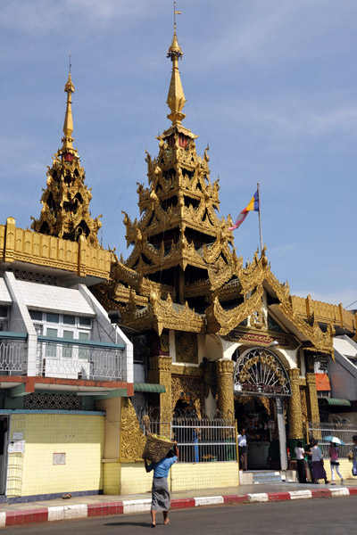 Southern entrance to Sule Pagoda