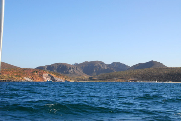 Leaving the mainland behind on a dive trip to Isla Espíritu Santo in the Gulf of California