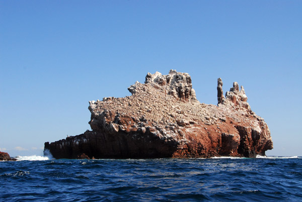 Los Islotes, small rocky islets 900m from the northern tip of Isla La Partida