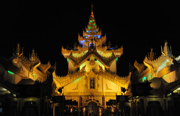 Karaweik Dinner Theatre, Kandawgyi Lake