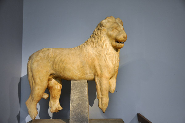 Marble statue of a colossal lion from the Mausoleum of Halikarnassos ca 350 BC