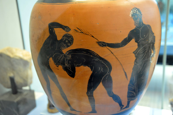 Panathenaic Prize amphora with two athletes competing in the pankration, 332-331 BC