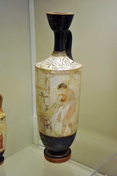 Thanatos (Death) and Hypnos (Sleep) carry a dead warrior, Athens ca 440 BC