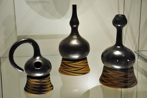 Burnished pottery vessels resembling gourds, Toro and Ganda peoples, Uganda, 19th C.