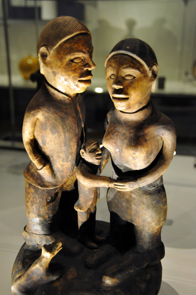 Sculptural pot, Woyo people, D.R. Congo, 19th C.