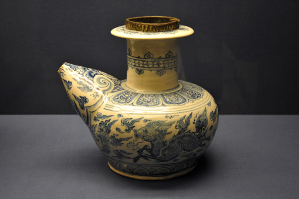 Blue and white kendi (spouted pouring vessel), Vietnam ca 1440-1460