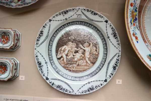 Porcelain plate with the Martin family crest made in Jingdezhen, Jiangxi Province ca 1780-1800