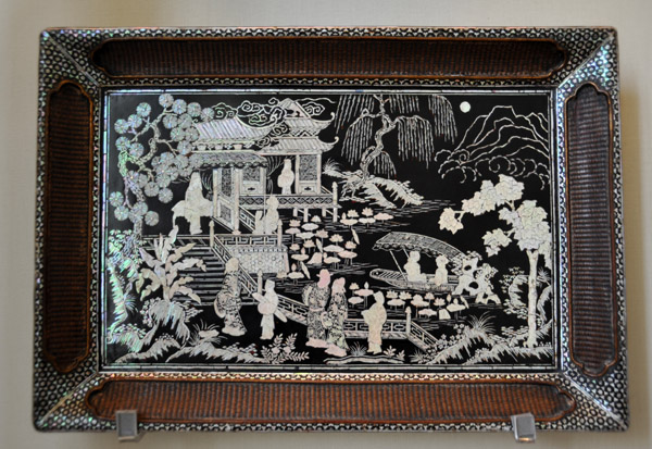 Lacquer tray inlaid with mother-of-pearl, 16th-17th C.