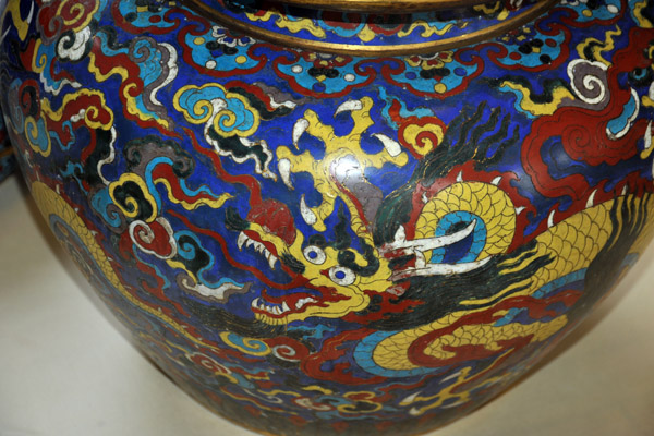 Large imperial jar with domed cover and spherical knob, Ming, 1426-1435