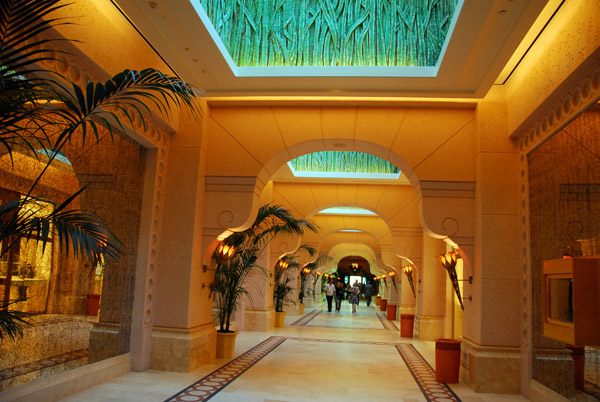 The Avenues - a public area of Atlantis, the Palm