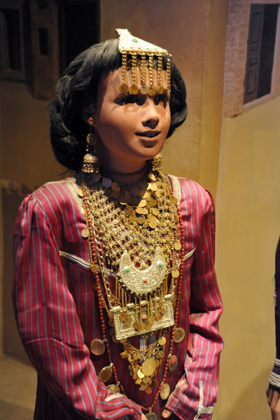 Dubai Museum - festive clothing of a girl