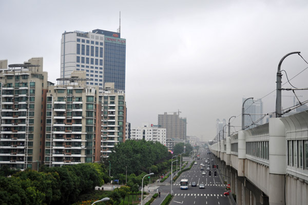 Metro Line 6 running above Yanggao Road North past the Crowne Plaza Shanghai Pudong