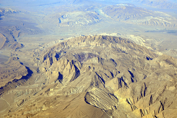 Interesting geology of southern Iran (N27 24/E055 31)