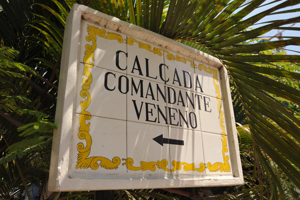 Tile road sign - Calçada Comandante Veneno
