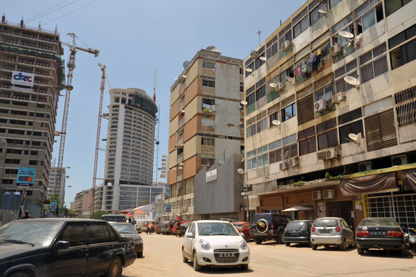 Rua Maj. Kanhangulo, Luanda