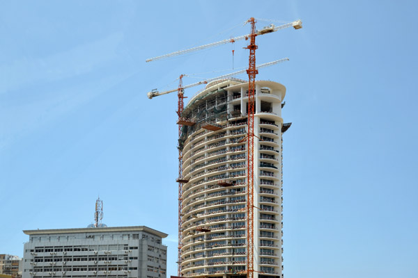Torre Ambiente under construction, Luanda