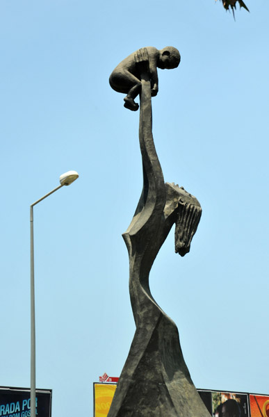 Monument - Woman and Child, Luanda-Miramar