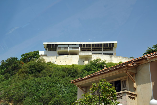 Another pass by this modern hillside home overlooking Av. Dr. Antonio Agostino Neto