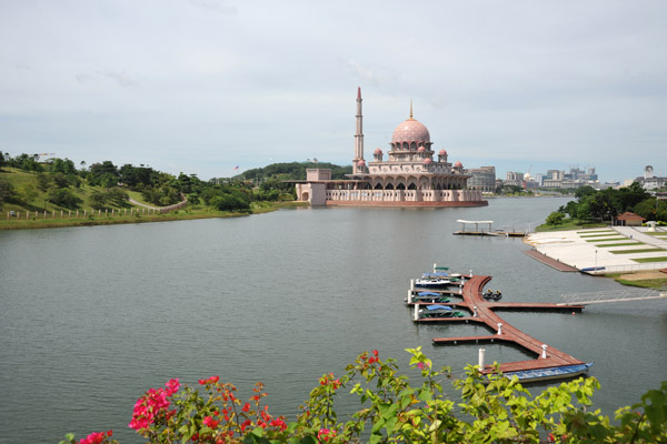 Putra Mosque, Putrajaya Lake