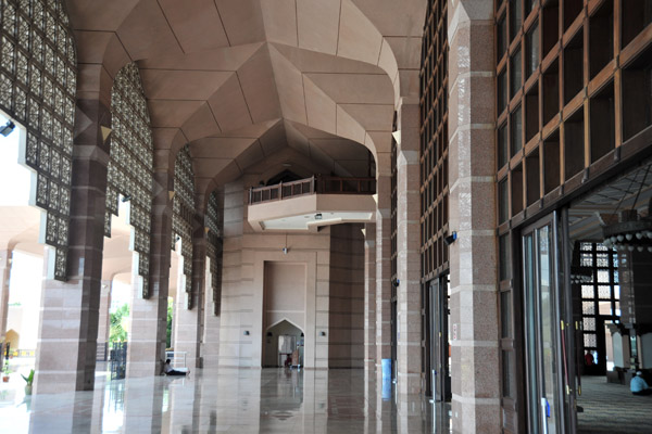 Prayer Hall Arcade, Masjid Putra