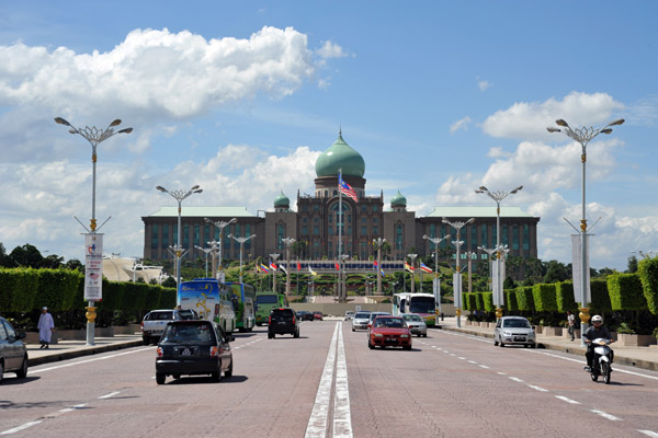 Persiaran Perdana, almost 5 km from the Prime Minister's Office in the north to Putrajaya Int'l Convention Centre in the south
