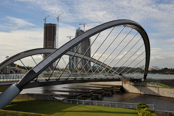 Sri Empangan Bridge over the Putrajaya Dam