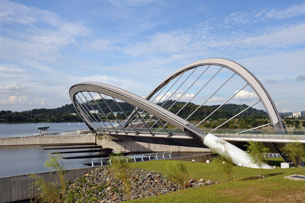 Sri Empangan Bridge over the Putrajaya Dam