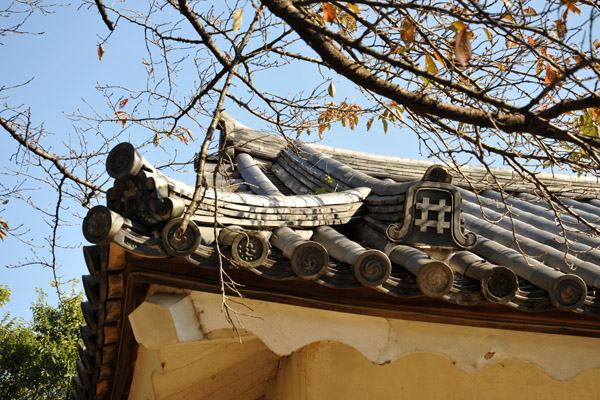 Roof detail, Hikone Castle