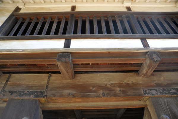 The last gate before entering the courtyard in front of the keep