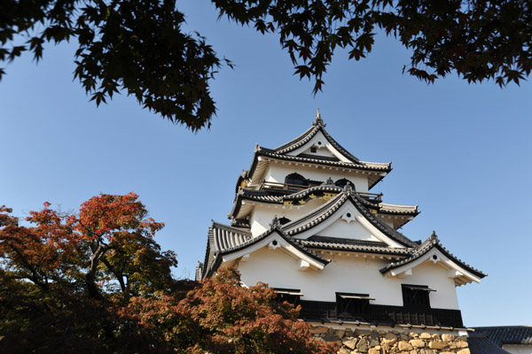 Southeast side of Hikone Castle's three-story keep