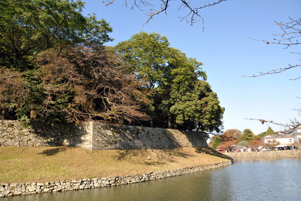Walking along the outer moat, Hikone Castle