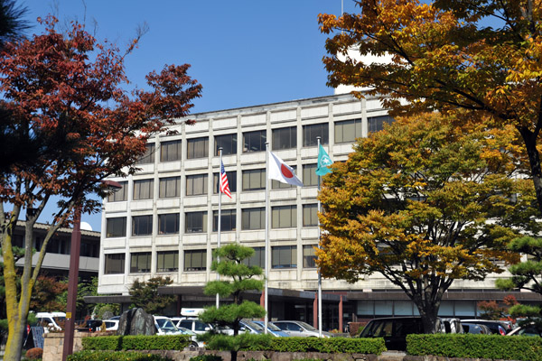 Building in Hikone flying the Japanese and American flags