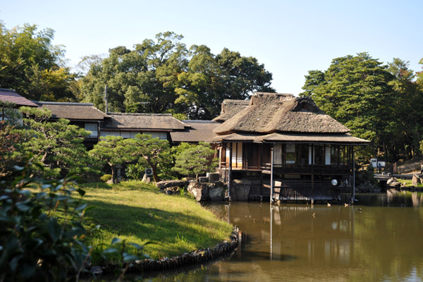 Thatched-roof buildings beside the pond, Gyenkyu-en Garden