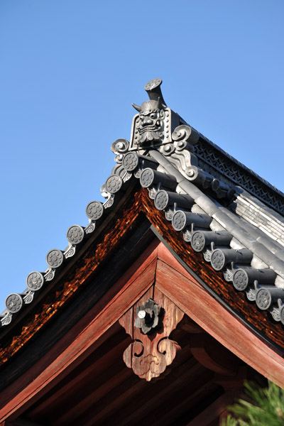 Temple roof, Hikone - 宗安寺