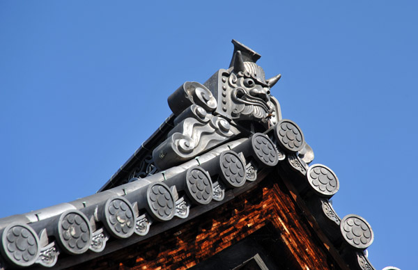 Temple roof, Hikone - 宗安寺