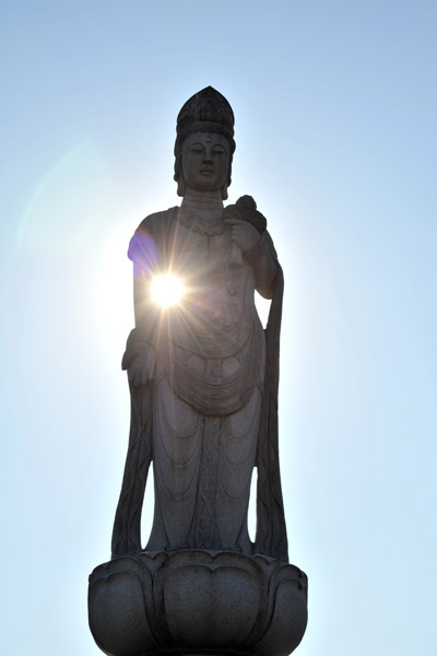 Sun shining through a statue, Hikone
