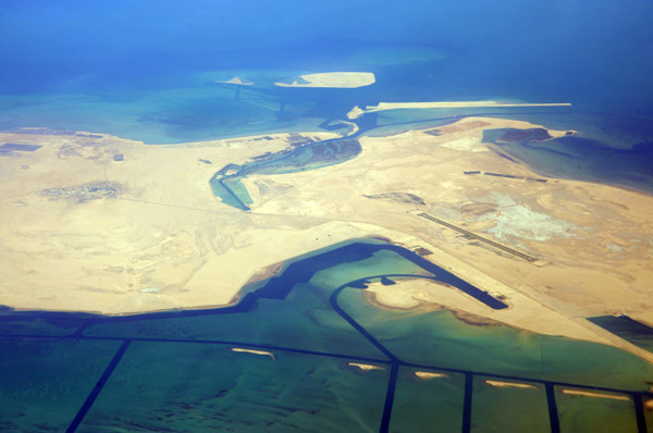 Muqayshit Island with a new runway, Abu Dhabi