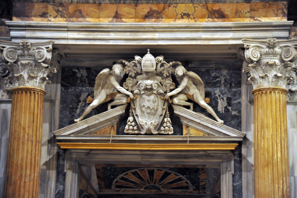 Angels holding the Coat of Arms of Pope Clement VIII (r 1592-1605)